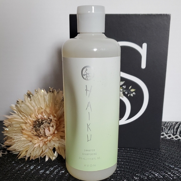 Avon Other - Avon Haiku Shampoo in Elegant White